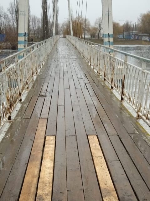 В Азове на подвесном мосту провели текущий ремонт