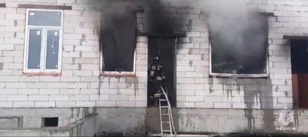 Пожар в строящейся школе в Азове потушен