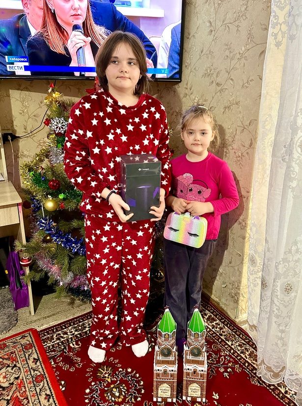 Депутат Госдумы Антон Гетта со своей командой исполнил новогодние желания детей из Ростовской области