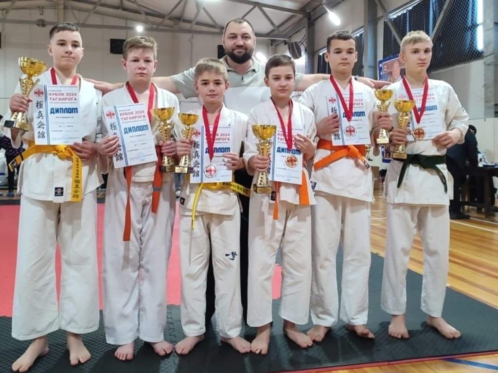 Азовские спортсмены привезли сразу 10 медалей с регионального турнира по карате-киокусинкай