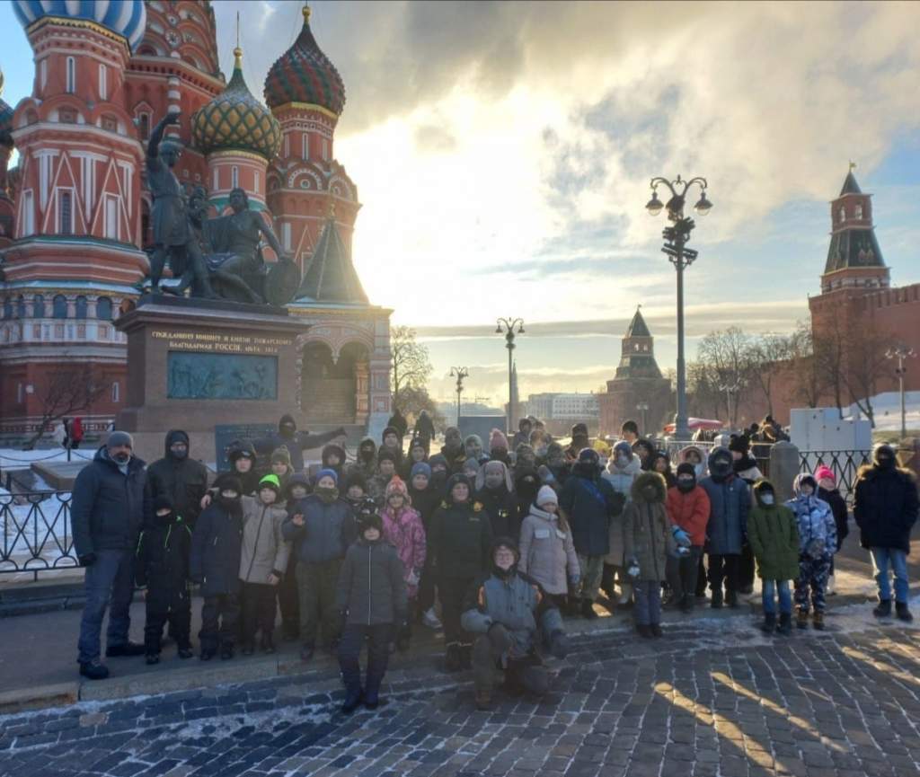 50 воспитанников «Азовского дозора» познакомились с достопримечательностями российской столицы