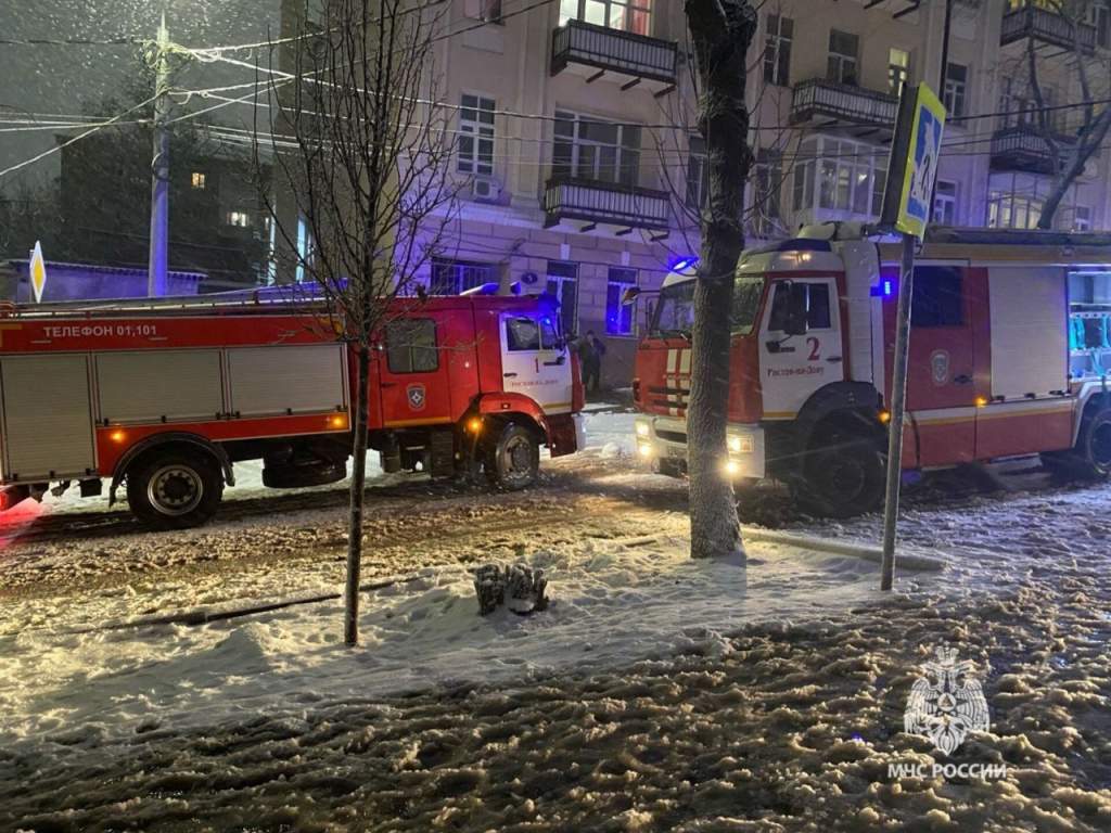 В центре Ростова горела квартира, 20 жильцов эвакуировали