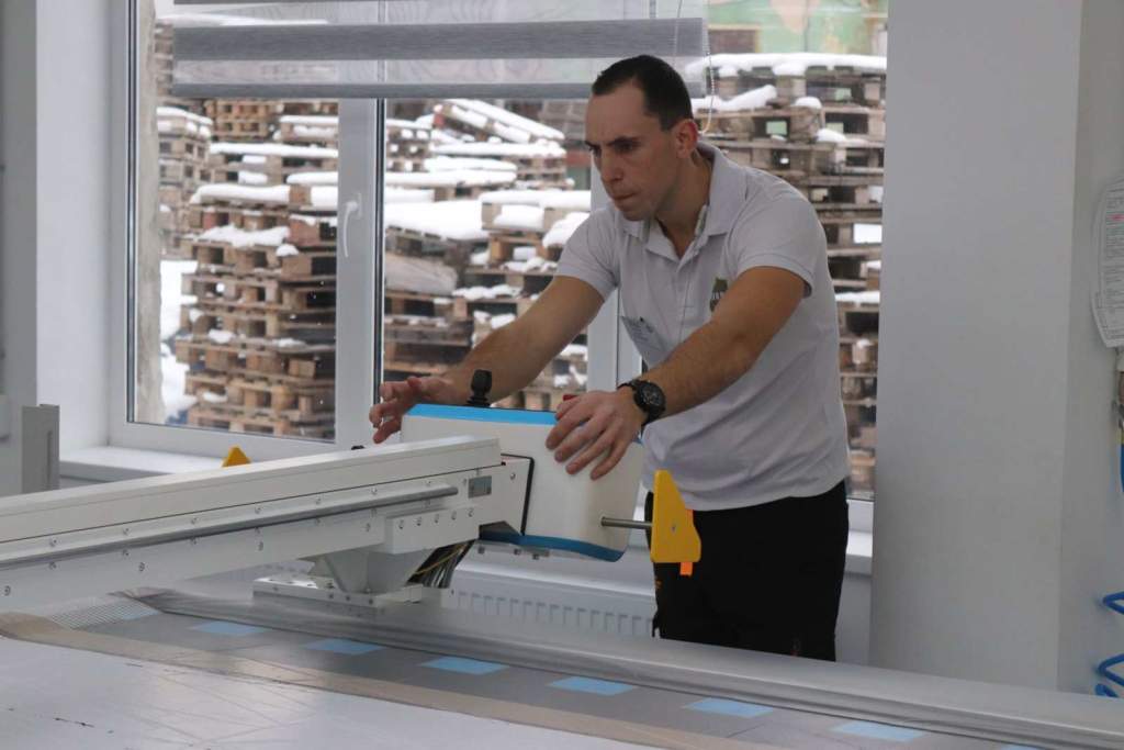 В Шахтах открыли швейную фабрику по производству спецодежды для участников СВО
